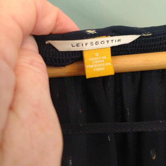 Anthropologie flowy navy and gold sparkle top - Picture 5 of 6